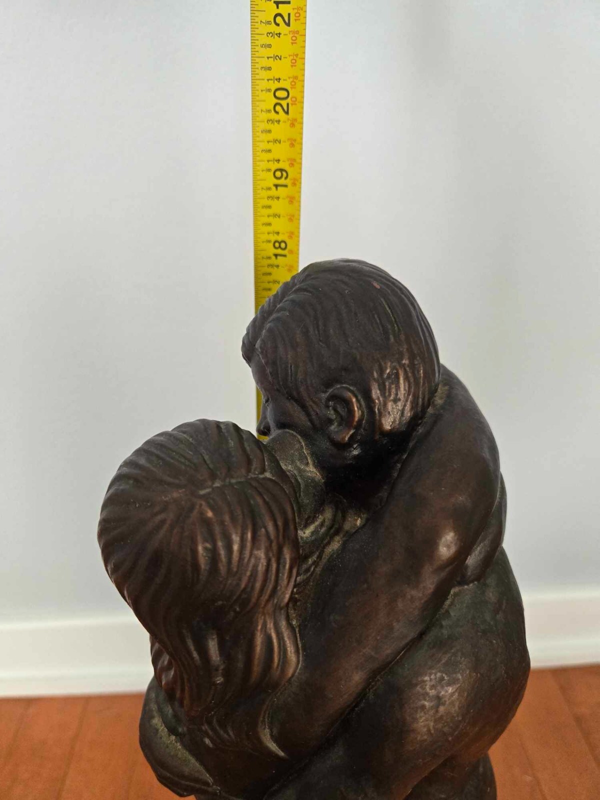 Vintage Nude Embracing Couple Resin Statue – Perfect Gift for Young Lovers