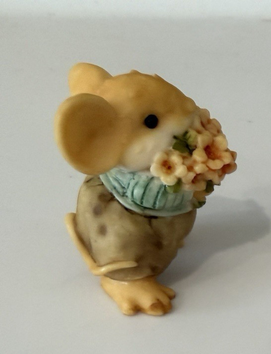Vintage Ganz? Little Mouse With Bouquet of Flowers Unmarked