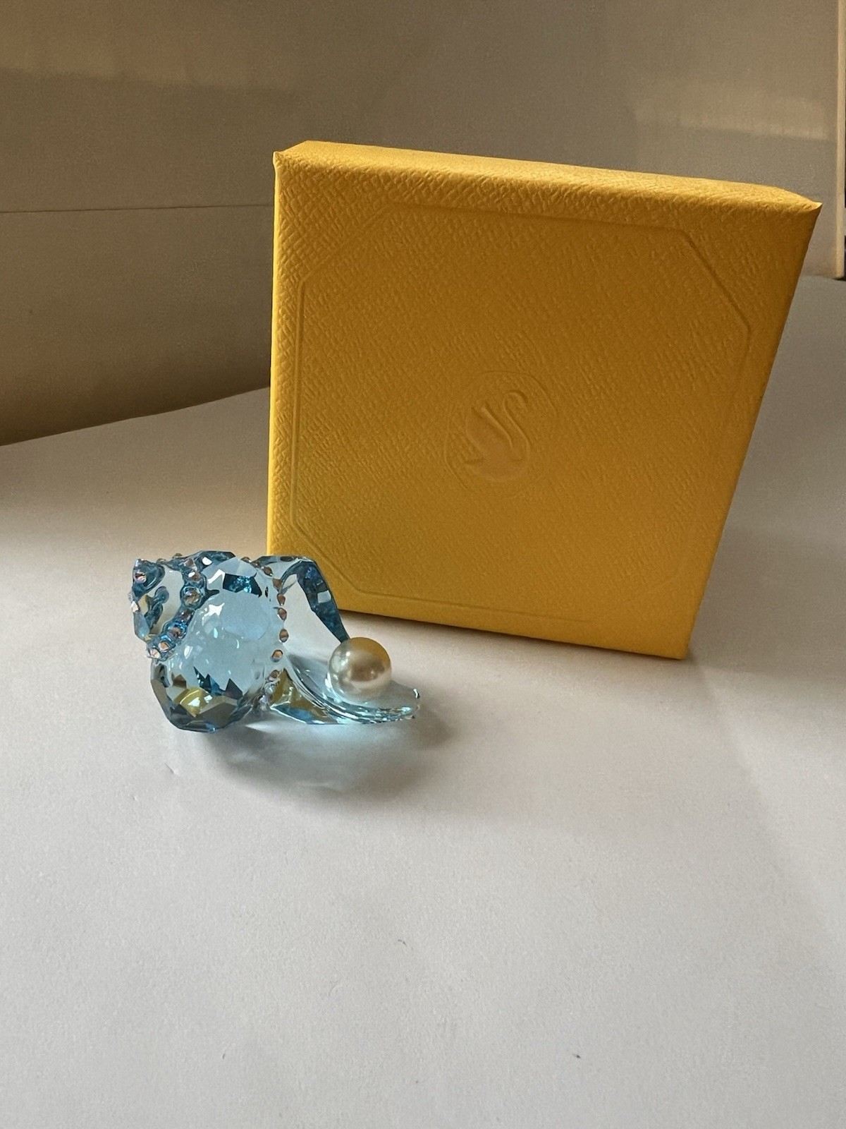 SWAROVSKI Crystal SCS Conch Shell and Pearl 5690545 Annual Edition