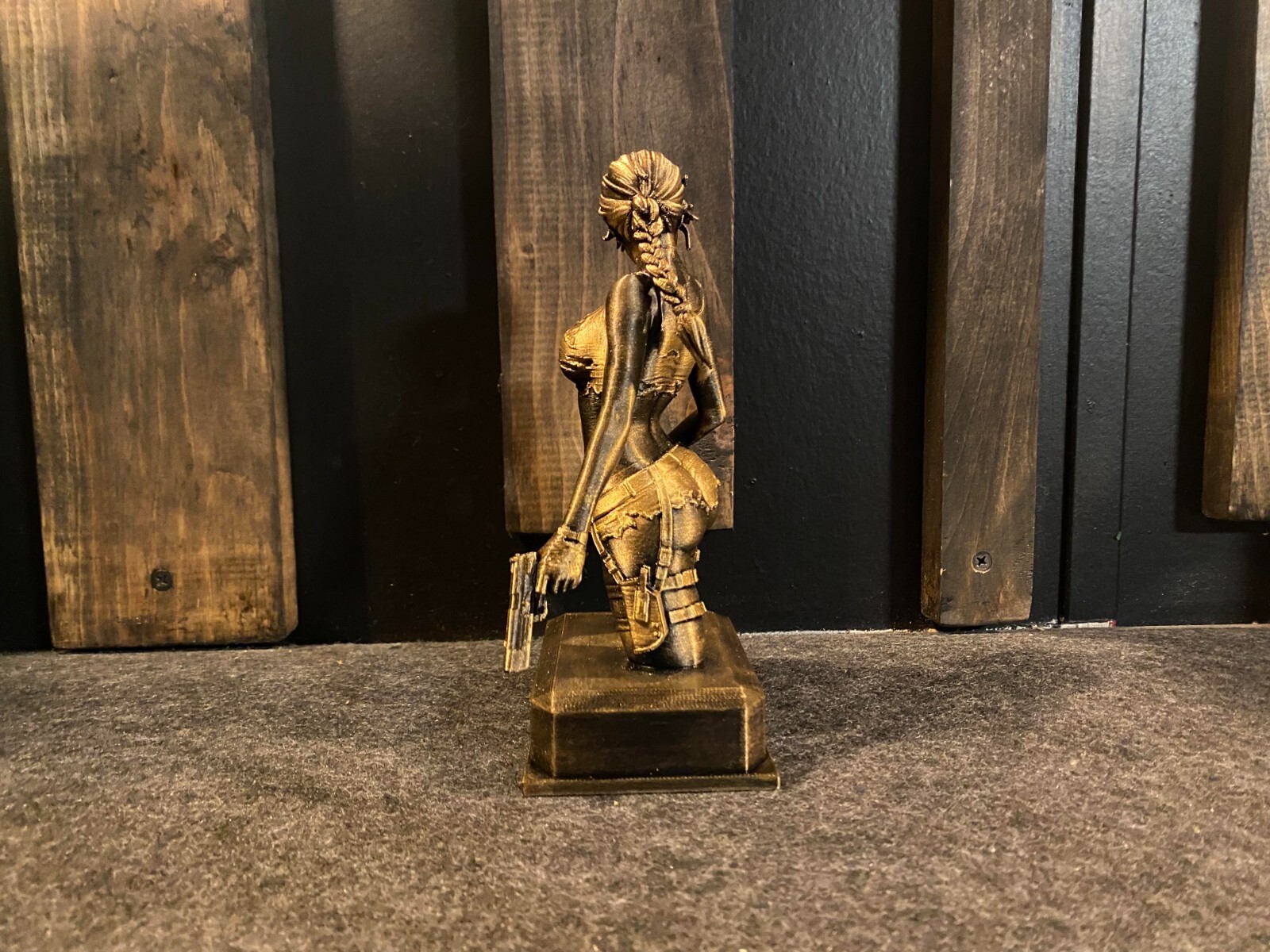 LARA CROFT Gold statue Tomb Raider 6inches Tall