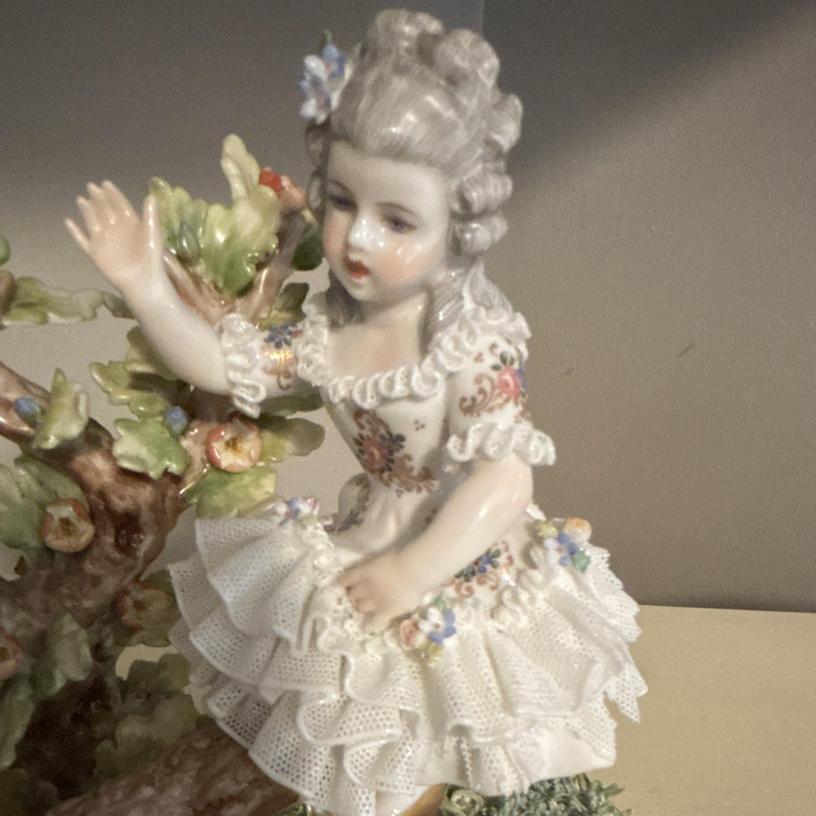 Dresden Porcelain Hand Painted Romantic Couple Under Tree Figurine 1900-1919