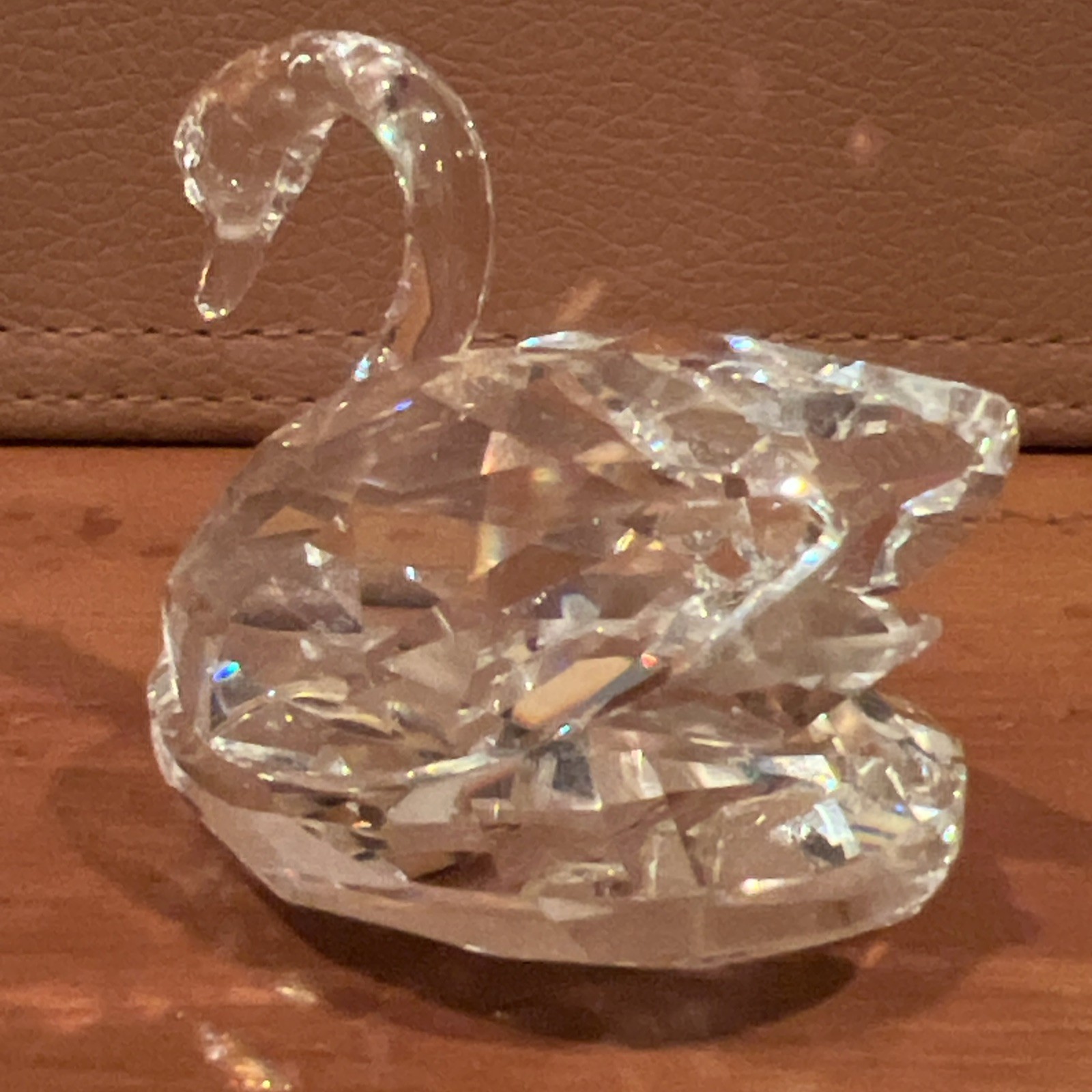Swarovski Crystal “Beauties of the Lake” Swan Figurine 2 1/2″ x 1 1/2″