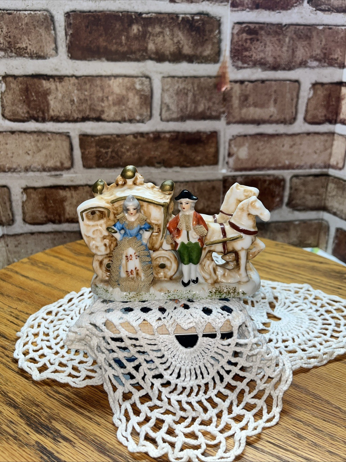 Lady And Carriage Driver Horses Capsco made in Japan 4 in Tall 5 1/2 long