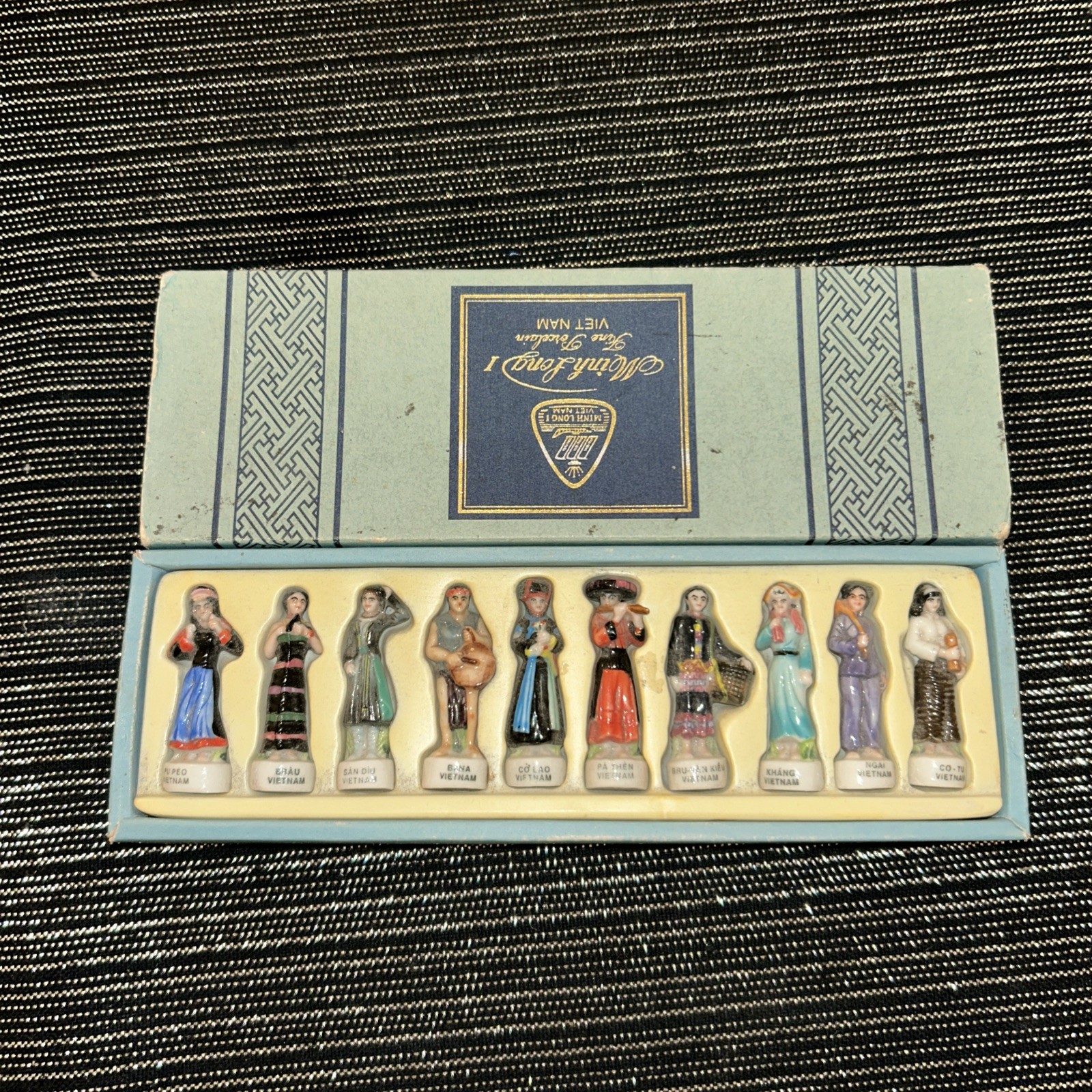 Minh Long Fine Porcelain Mini Figurines 1.5″ – Vietnamese Ethnic Groups – 10pc