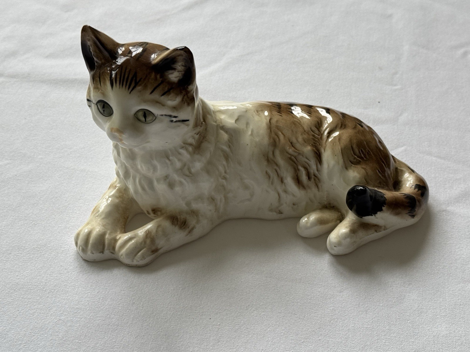 Vintage Japan Cat Kitten Figurine Tabby Laying Cream & Brown w/Green Eyes