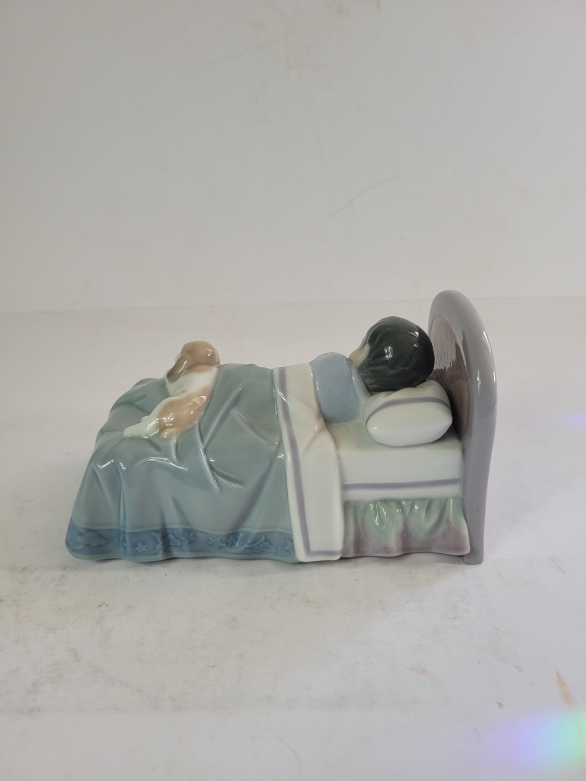 Lladró Bedtime Buddies Porcelain Figurine 06541 Boy Sleeping Dog in Bed Retired