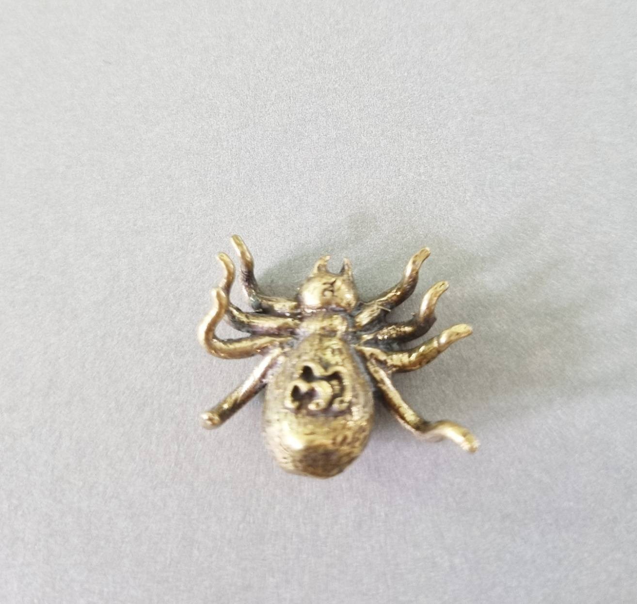 1 x Gold Mini Spider Figurine Insect Animal Decor Halloween Collect Model Carry
