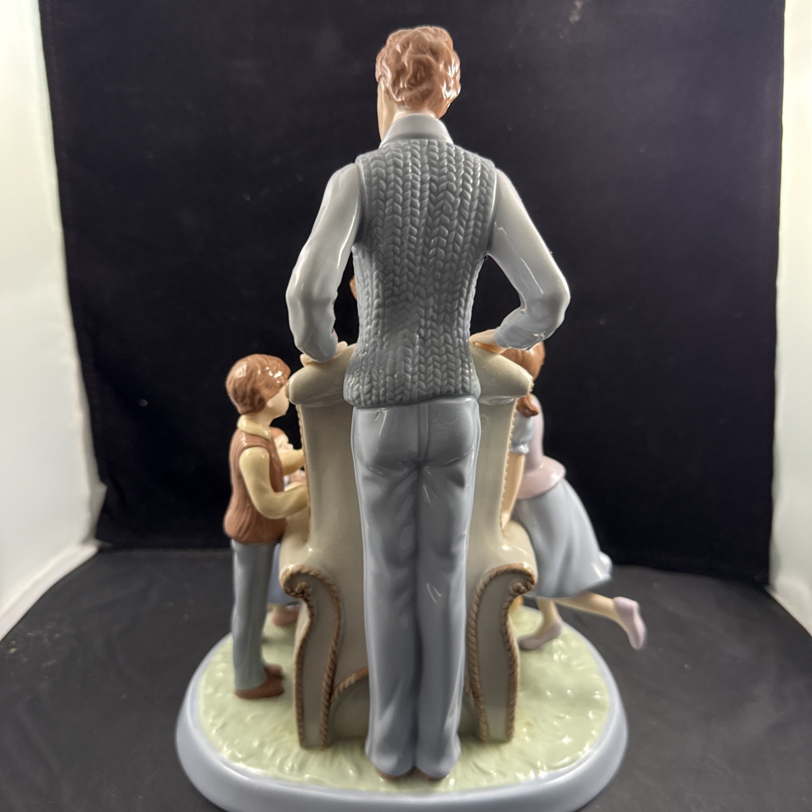 Beautiful Family W/Children, New Baby & Dog 10″ Porcelain Figurine~~Lladro Style