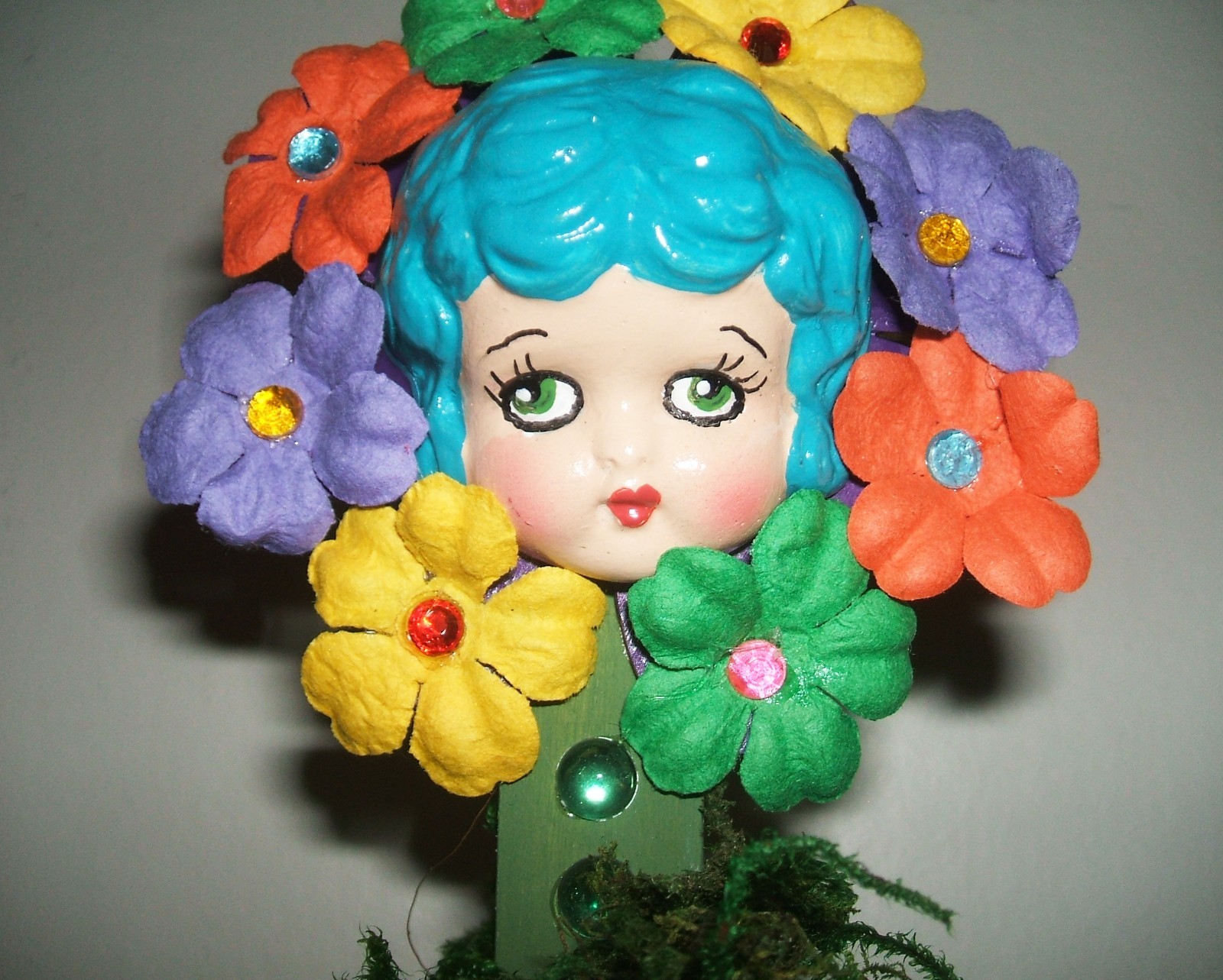 KITSCHY DOLL HEAD FLOWER GIRL Retro Inspired Figurine COLORFUL PETALS Decor