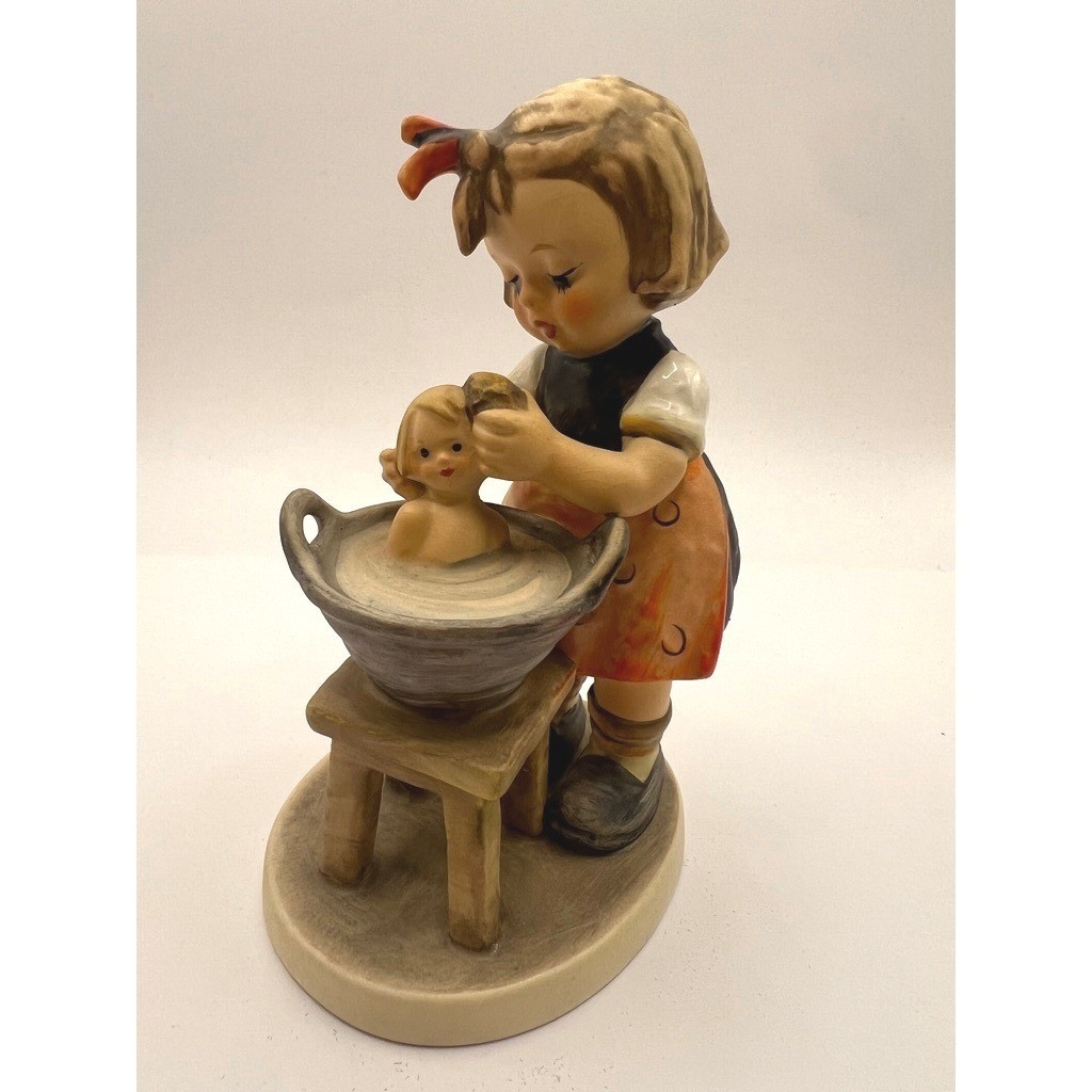 Goebel Hummel Bath Time Figurine W Germany 1956 Girl Washing Doll Hum 321 5.75″
