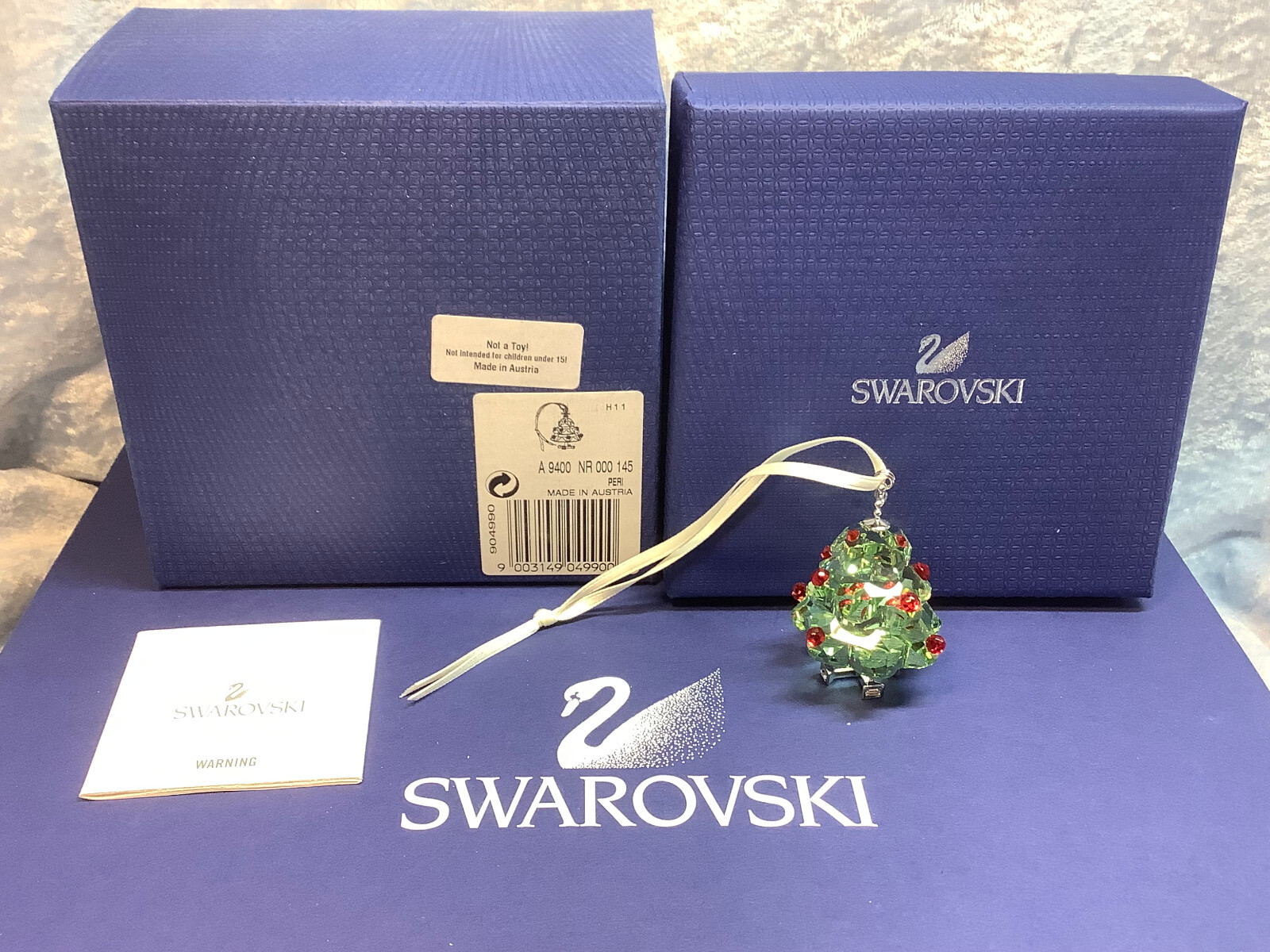Swarovski Green Christmas Tree Ornament 9400000145 904990. Retired 2011. MIB
