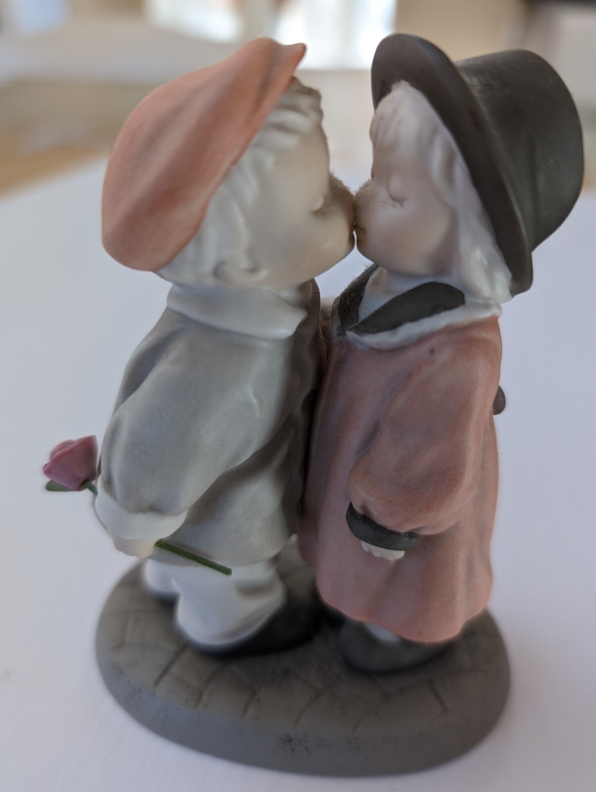 1997 Enesco Figurine #284432 “Love Sealed With a Kiss” ~ Adorable