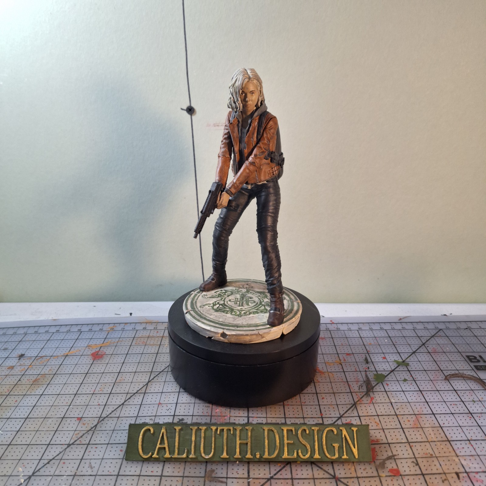 Grace Ashcroft Figurine Resident Evil Hand Painted Model / DIY Kit 11 pcs