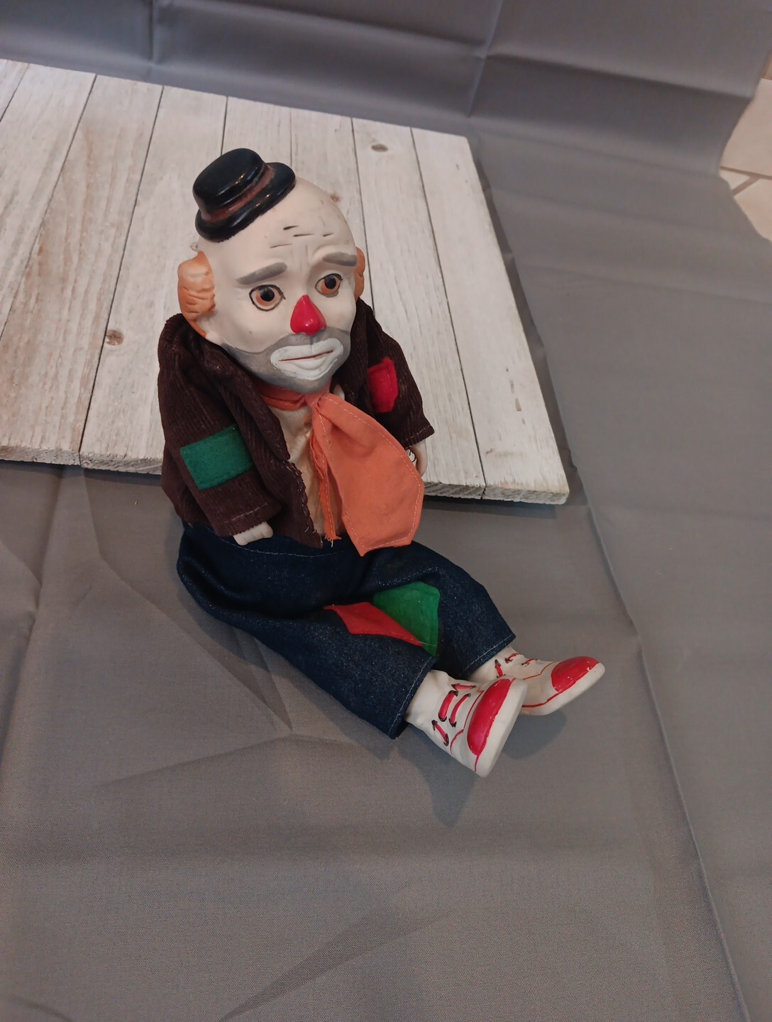 Victoria Collectibles Vintage Clown Decor Tag Doll Figurine music and moves