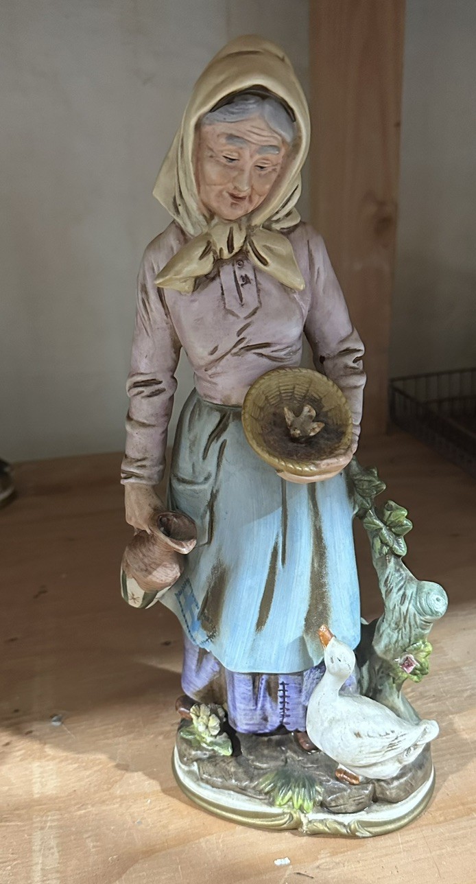 Vintage Homco Old Farmer and Old Lady Gatheing Eggs (14″)
