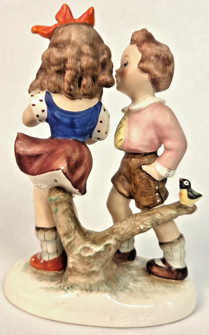 Goebel NASHA Figurine – Na 15 – Sweet News – Boy Whispering in Girl’s Ear #15