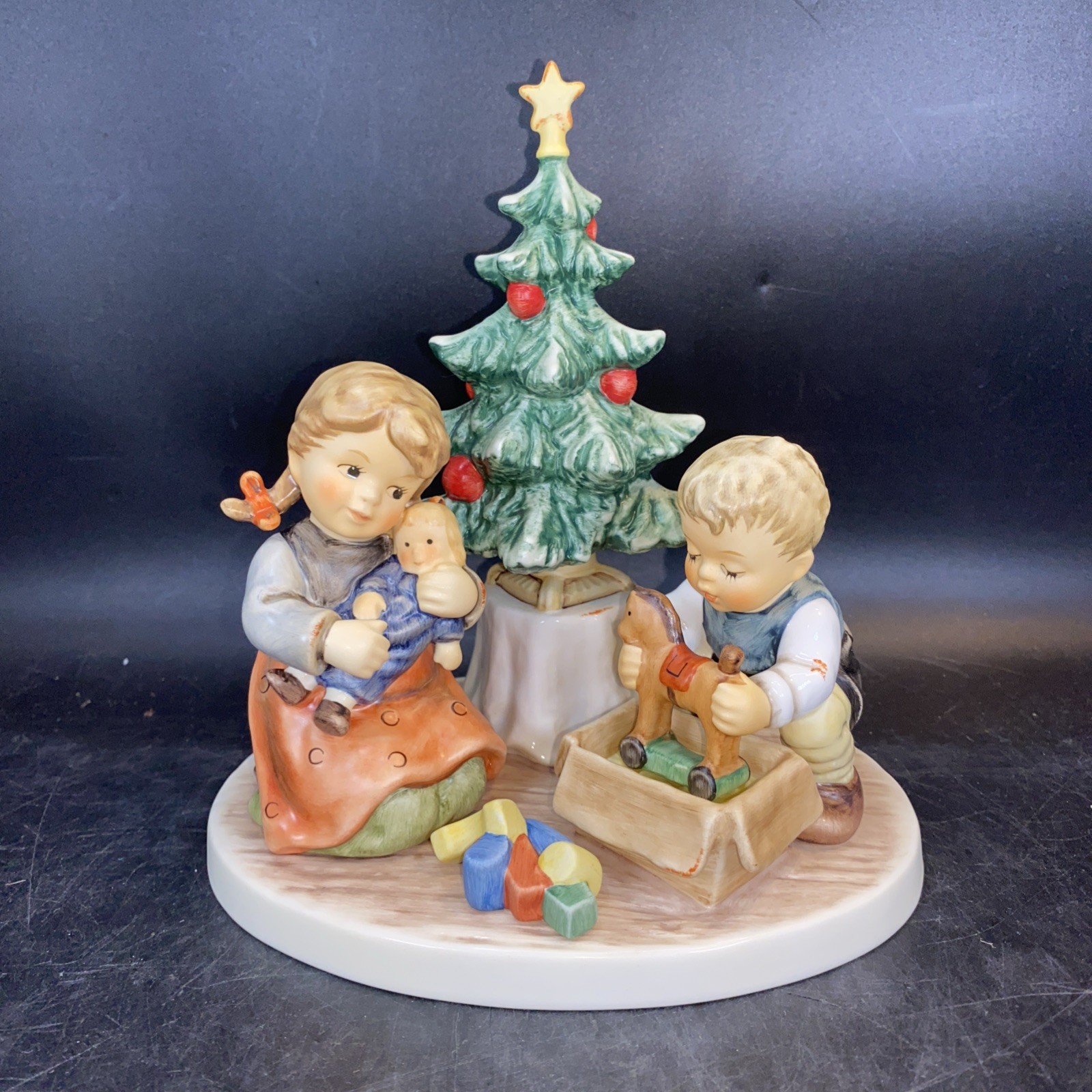 Rare LE HUMMEL 2263 CHRISTMAS MORNING PRESENT FIGURINE 1413 Out Of 4000