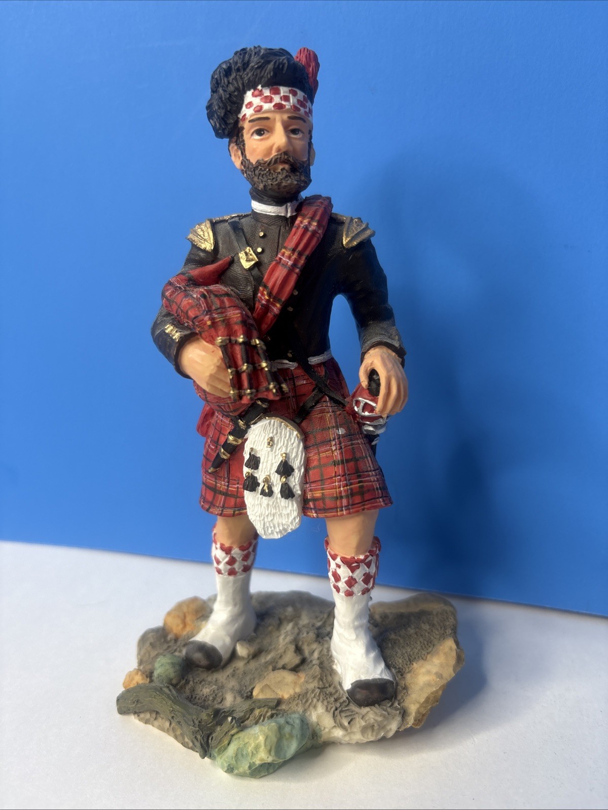 Sculptures UK Scottish Highland Bagpiper Resin Figurine All Handmade 6″