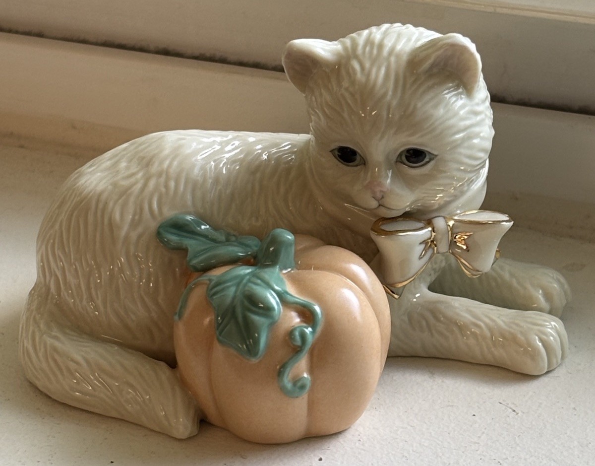Lenox 12 Months Of Kitties Halloween Kitty . Cat With Pumpkin 14k Gold Accent