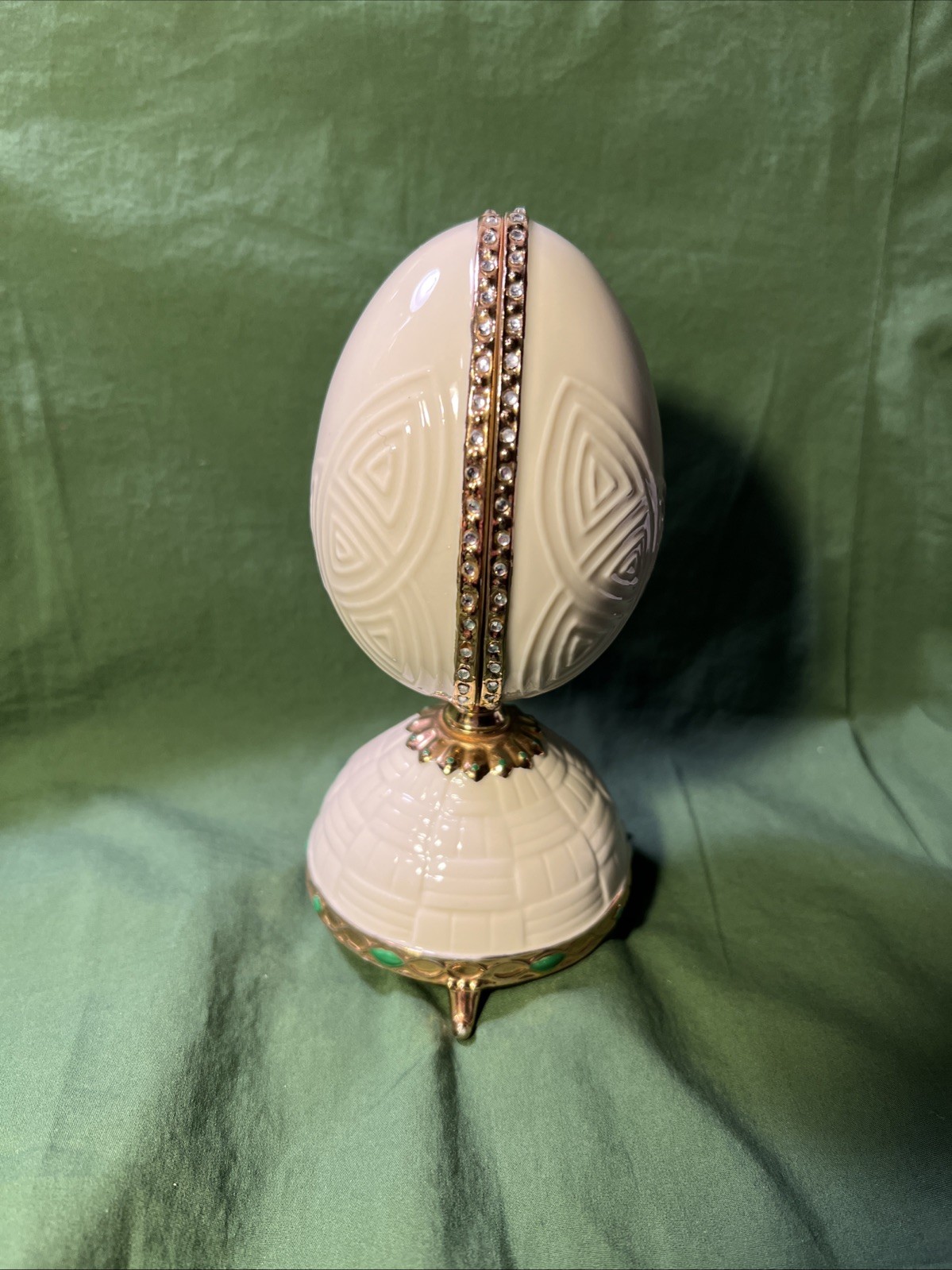 Irish Treasure Emerald Jewel Porcelain Musical Egg Crystals, 22K Plated Claddagh