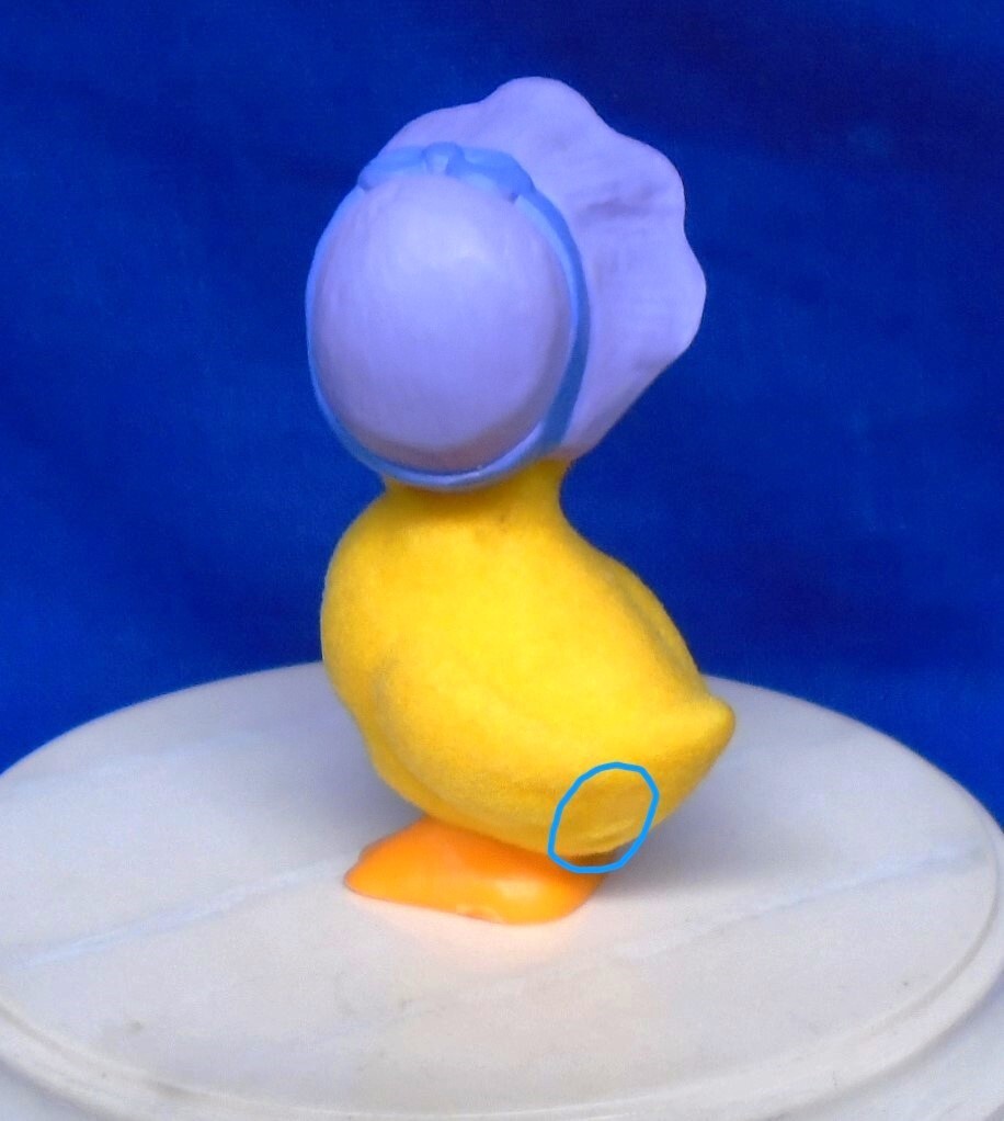 Hallmark Easter Merry Miniature Flocked Duck in Bonnet 1984 Used See Photos