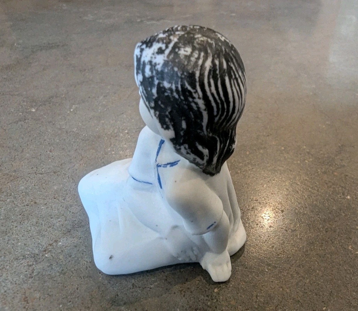 Vintage 2″ Sitting Friends Sisters Porcelain Unmarked similar to Piano Babies