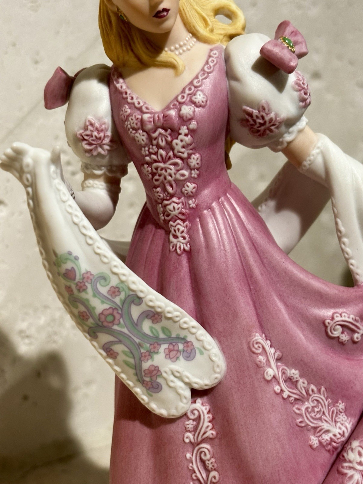 LENOX “Cinderella” fine porcelain figurine The Legendary Princesses Coll 9”tall