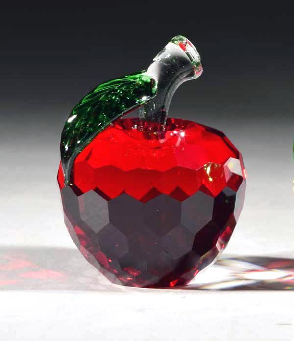 New Crystal World Crystal Red Apple Figurine