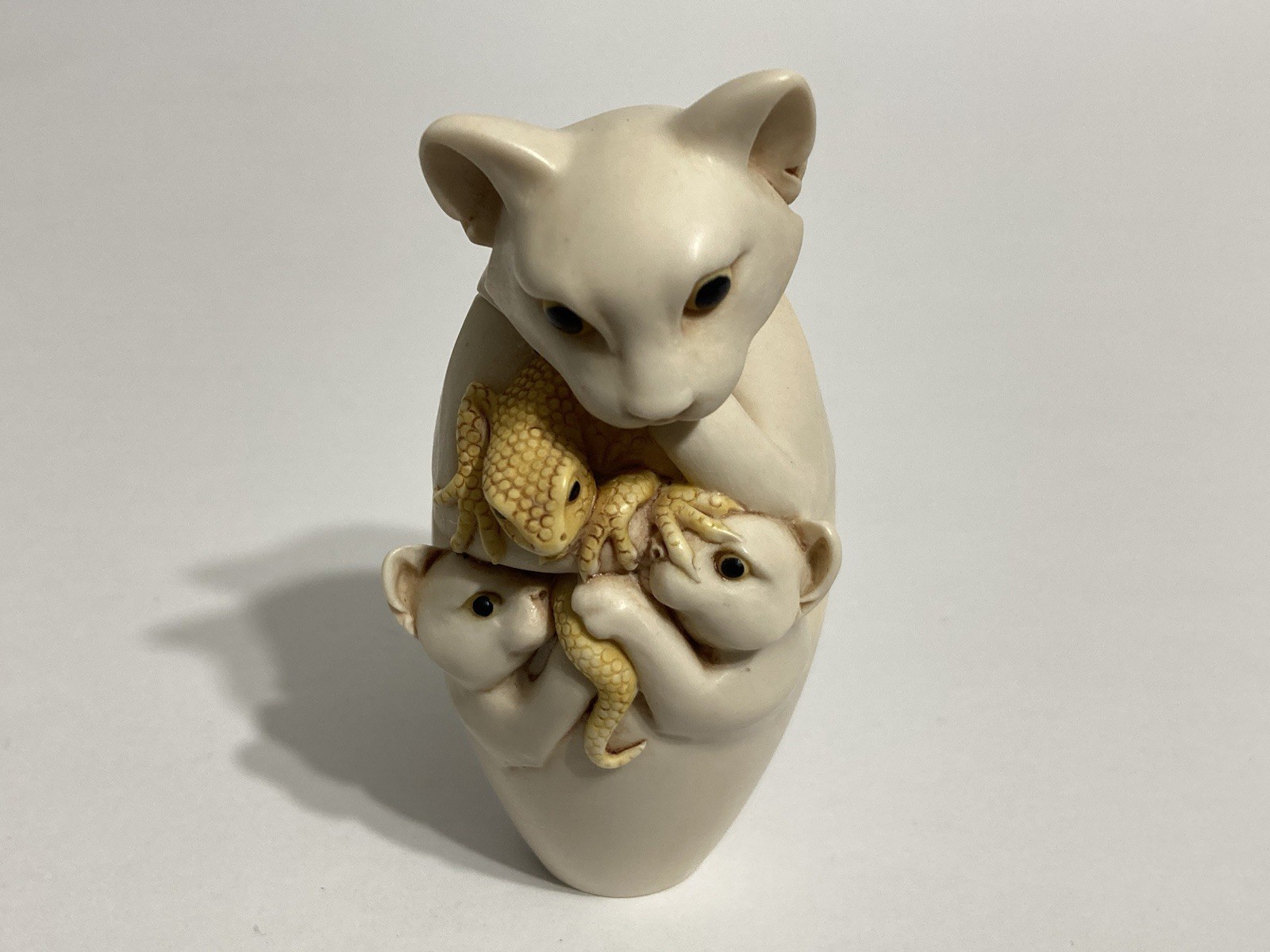 Harmony Kingdom Kiss N Cuddle Cat Lizard Trinket Box Figurine
