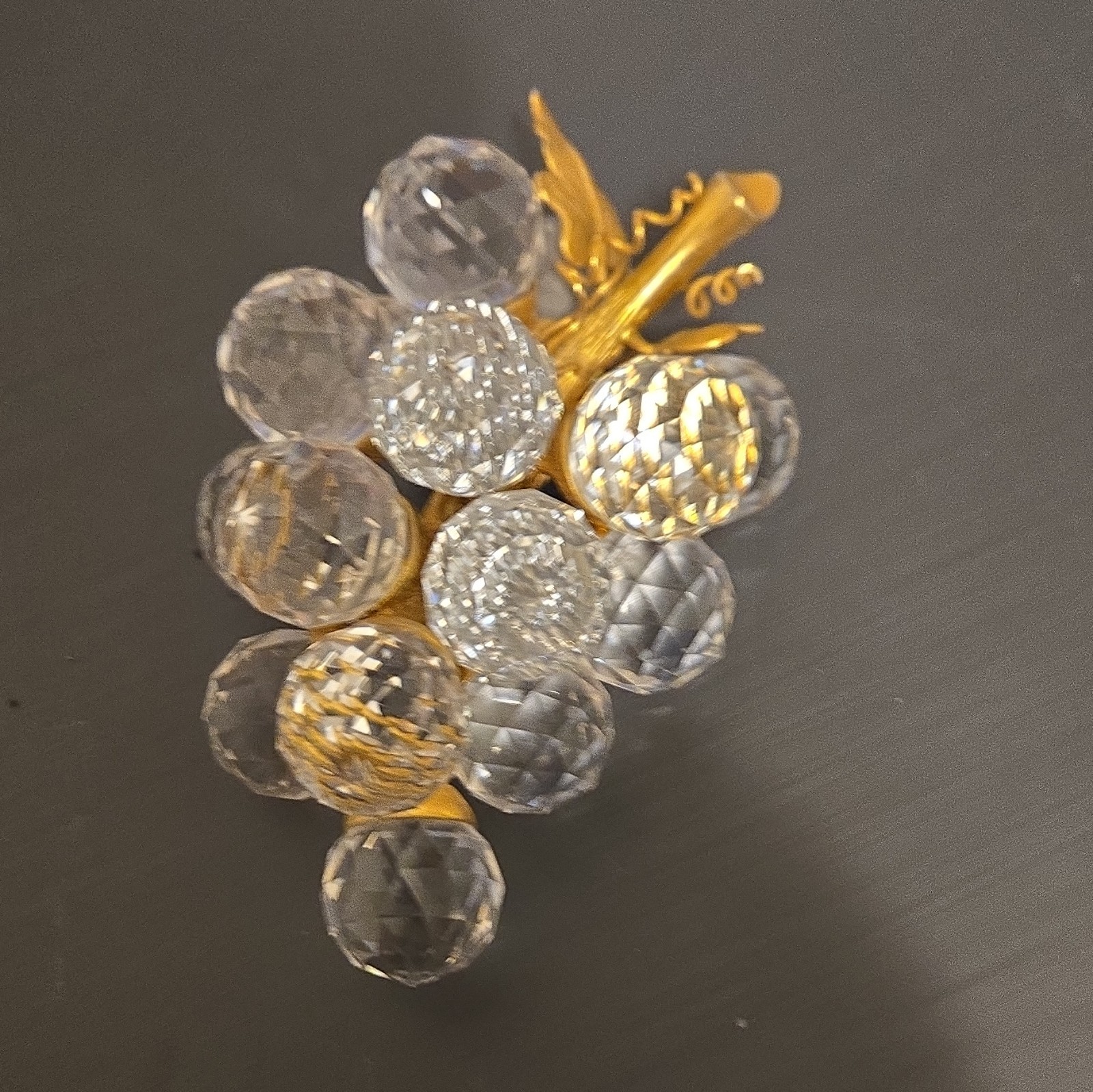 Clear Faceted Glass Grape Cluster Figurine w Gold Tone Leaves