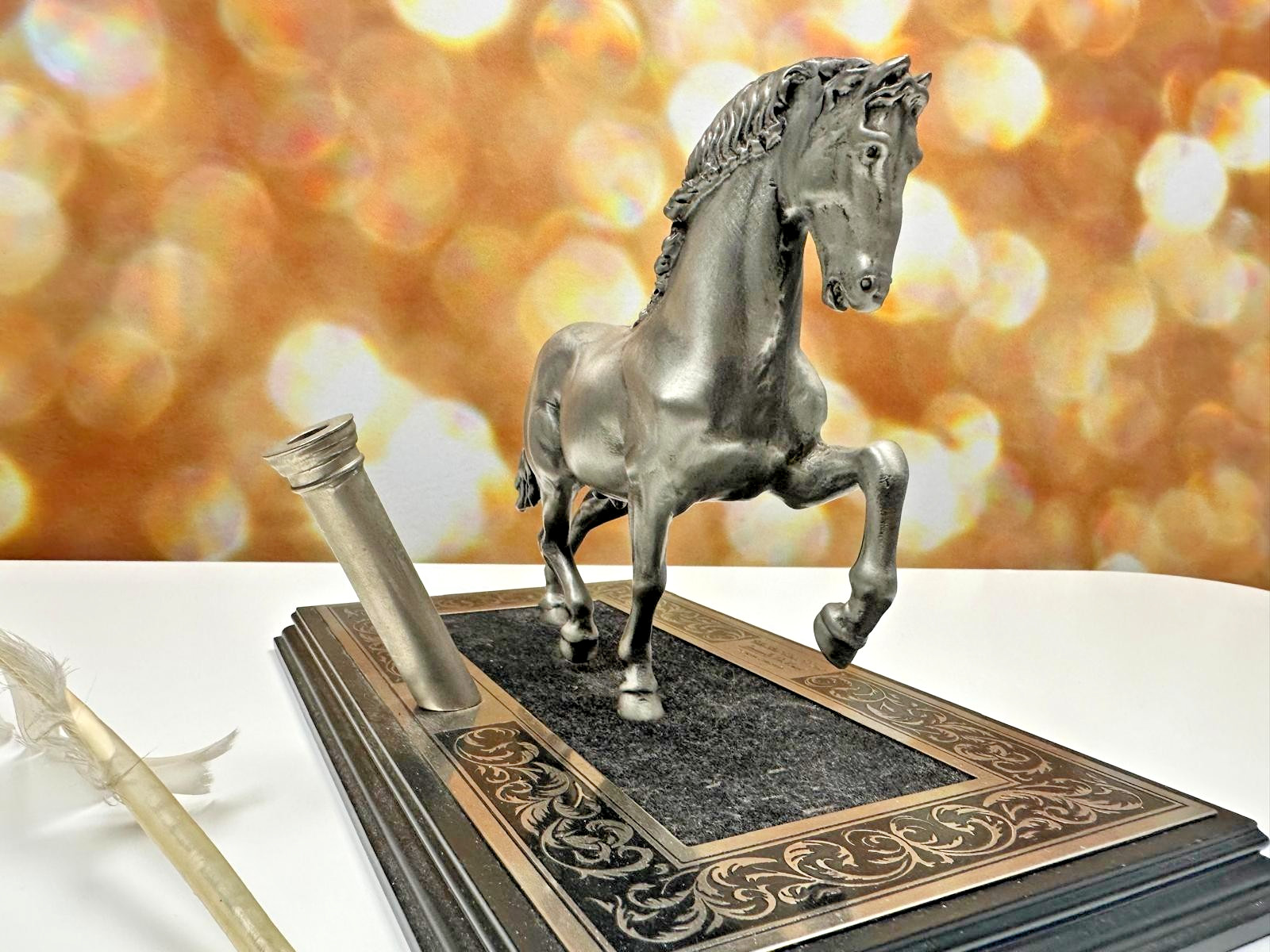 Noble Collection Leonardo Da Vinci Horse Statue w/ Quill Pen Base