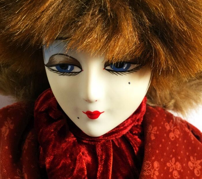Sophisticated Boudoir doll. Flapper girl. Vintage 80’s. 29″ w/ coat & hat.