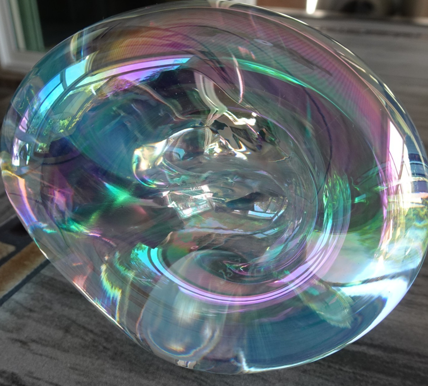 1998 Robert Eickholt Iridescent 4″ Pinch Art Glass Sculpture Paperweight