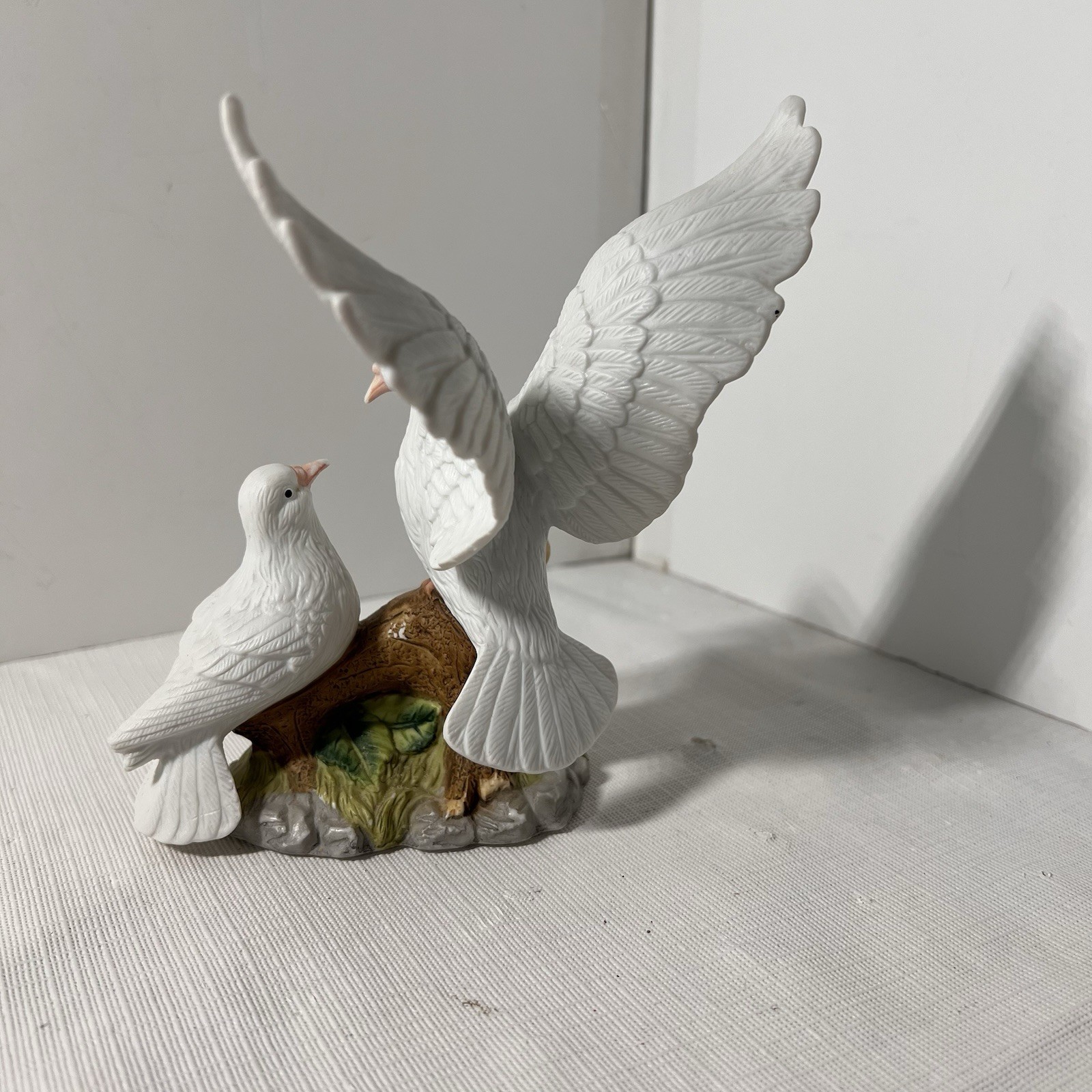 Beautiful Vintage Double Doves Porcelain Collectible Figurine.