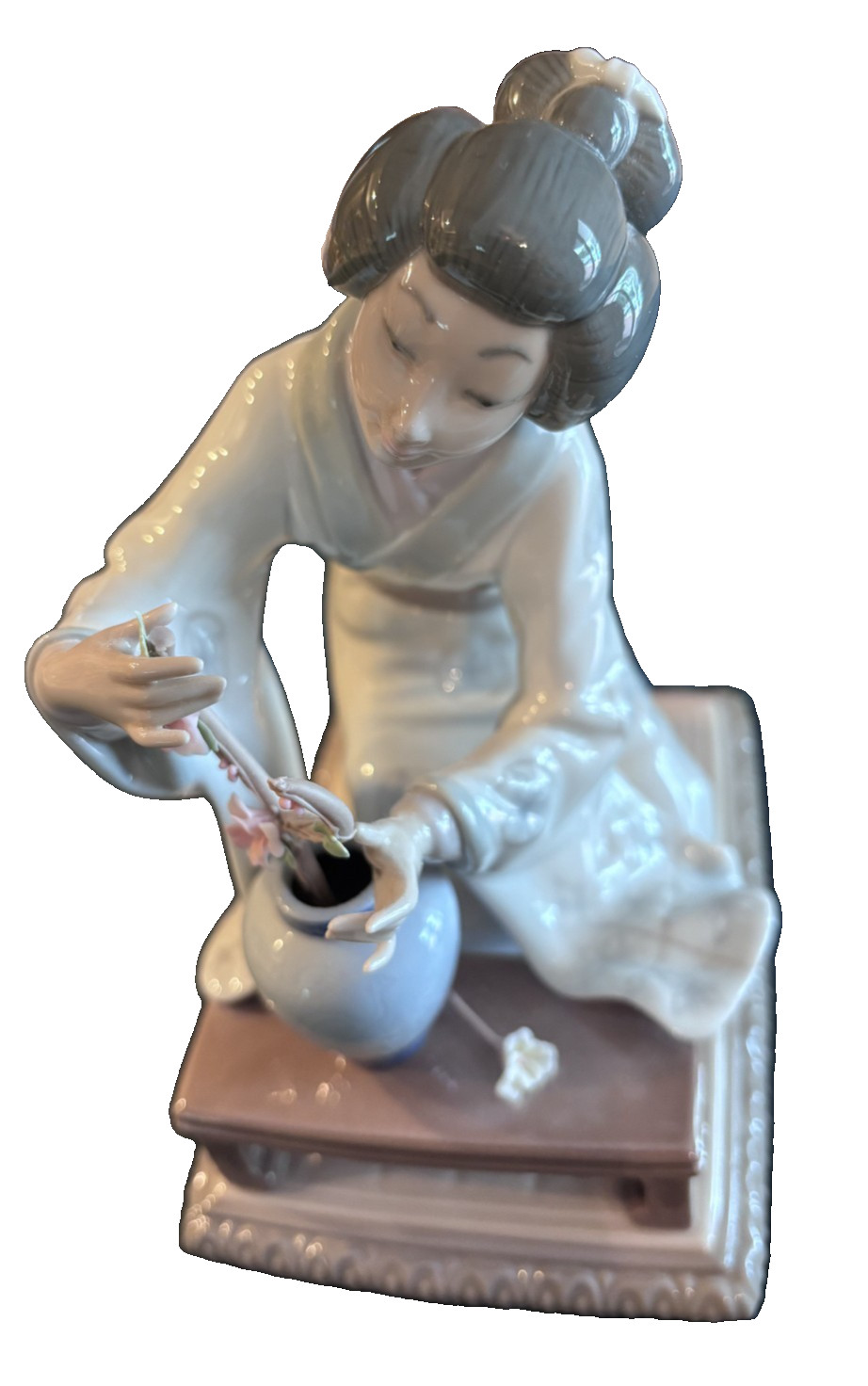 Lladro Figurine Girl Decorating Flowers Geisha/Oriental/ Asian Girl