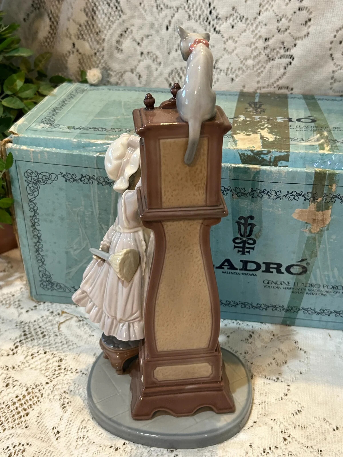 Lladro Cat “Bedtime” 5347 Llardo Porcelain Girl & Cat on Grandfather clock