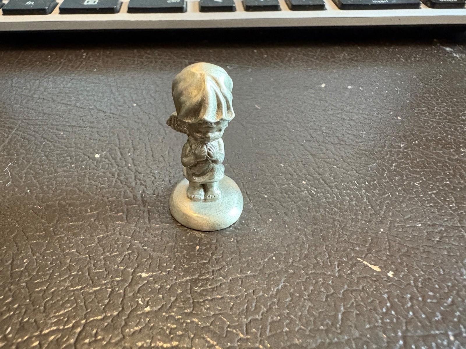 Vintage Hallmark Little Gallery Betsey Clark PEWTER 1975 Angel Figure 1 1/4″