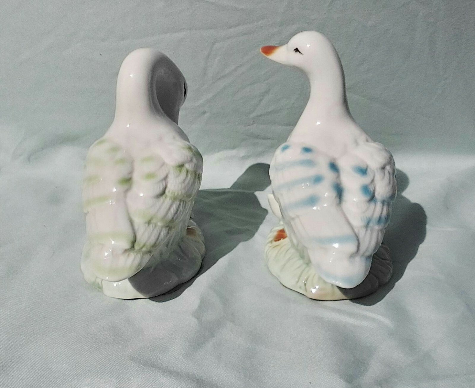 Beautful Pair of Porcelain Ducks w/Ducklings Figurines 4-1/2″H & 4-1/8″H