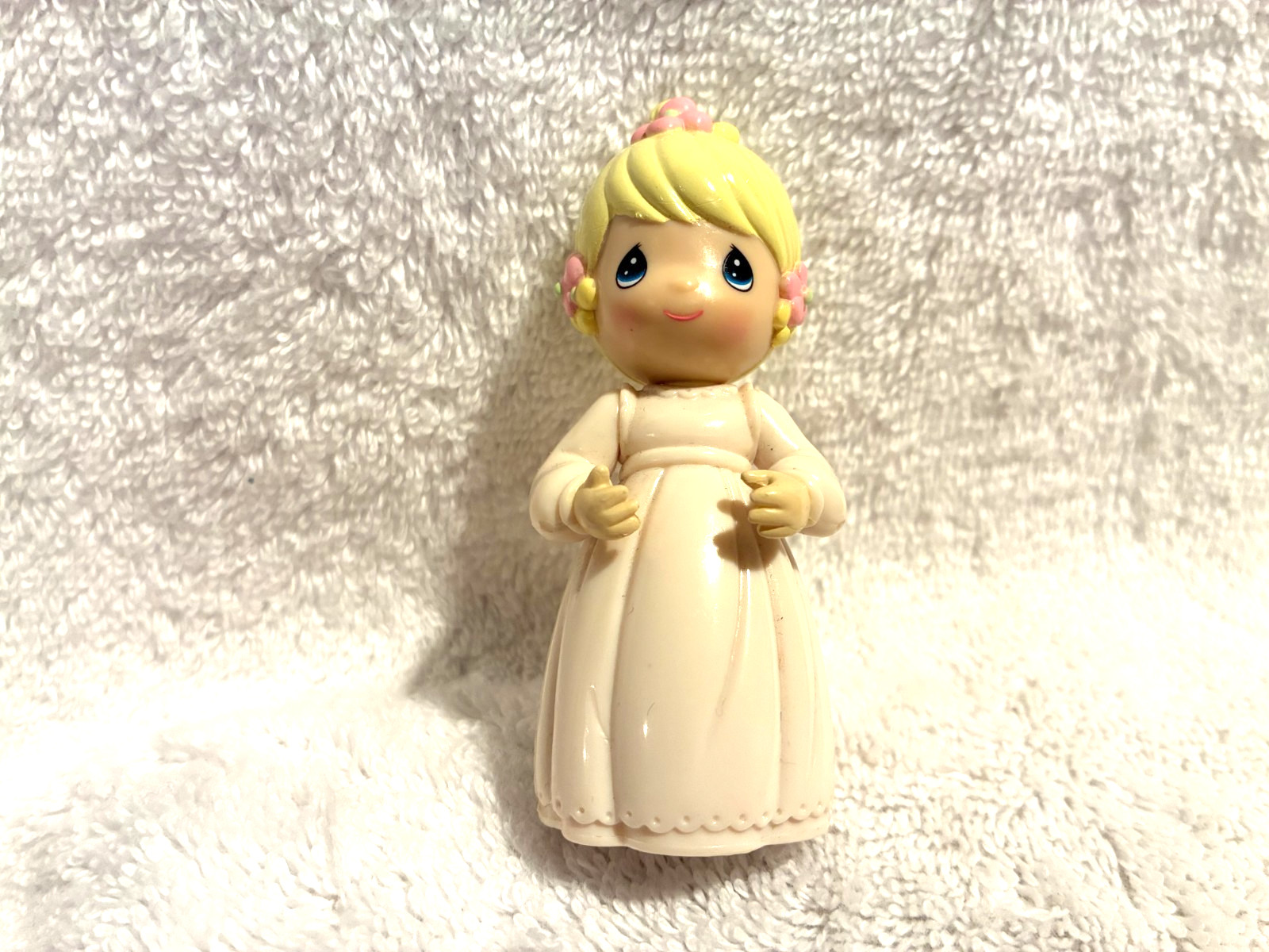 Precious Moments Girl Flower Girl PVC Toy Moveable Arms 2002 3 1/4″ T x 1 1/4″