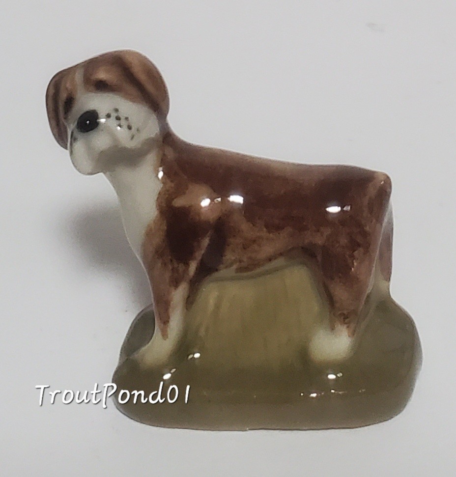 Wade Whimsies Boxer Dog Figurine Family Pets Dogs Set 7 2005 w/ Dark Green Base