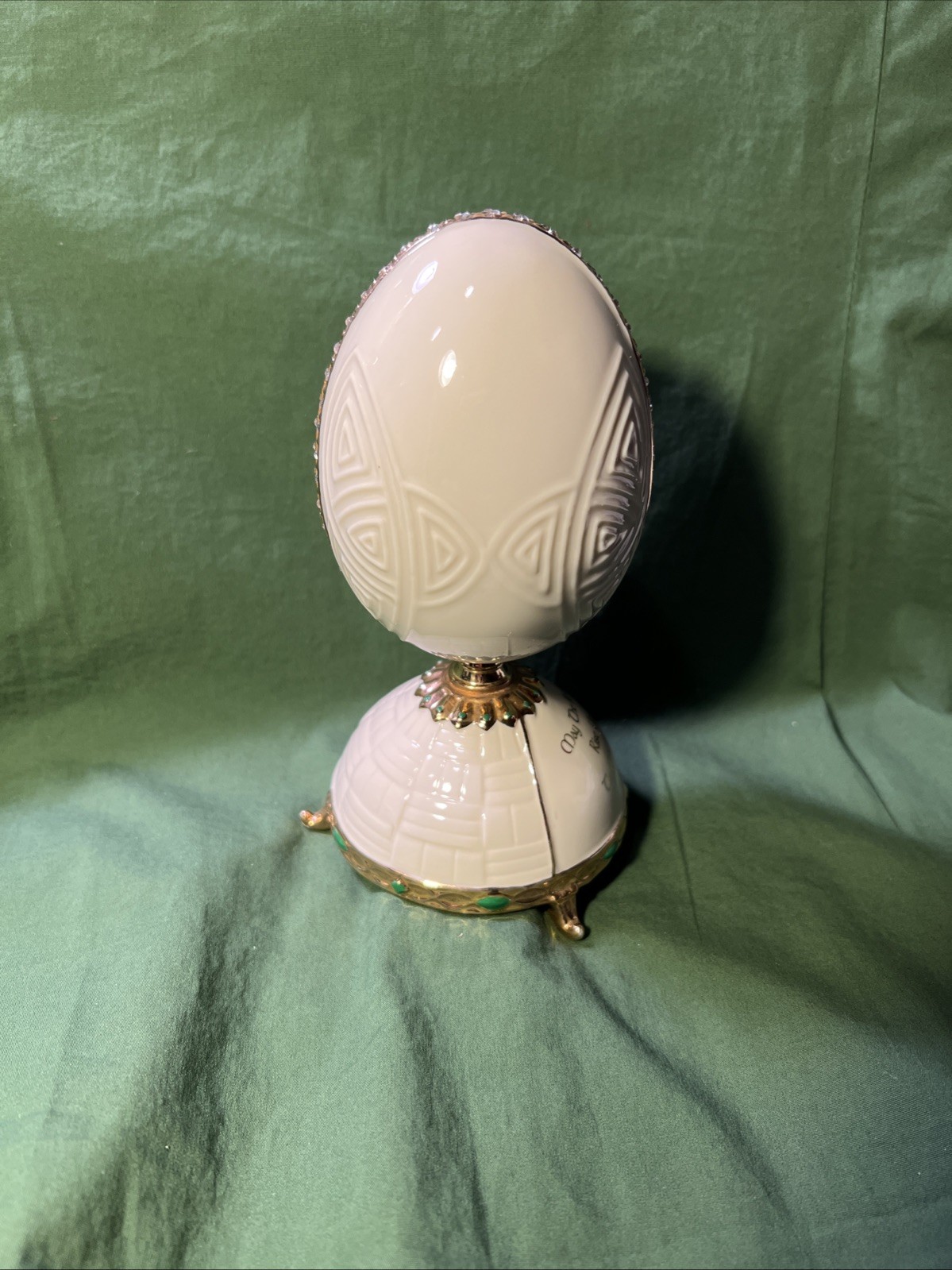 Irish Treasure Emerald Jewel Porcelain Musical Egg Crystals, 22K Plated Claddagh