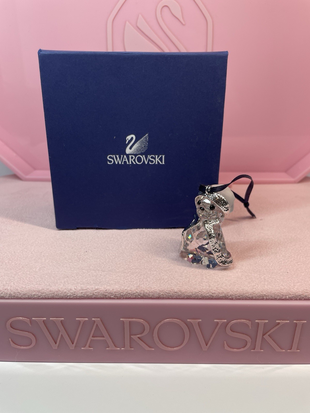 MIB Swarovski Crystal Christmas Ornament 2006 Kris Bear Santa’s Robe 870000