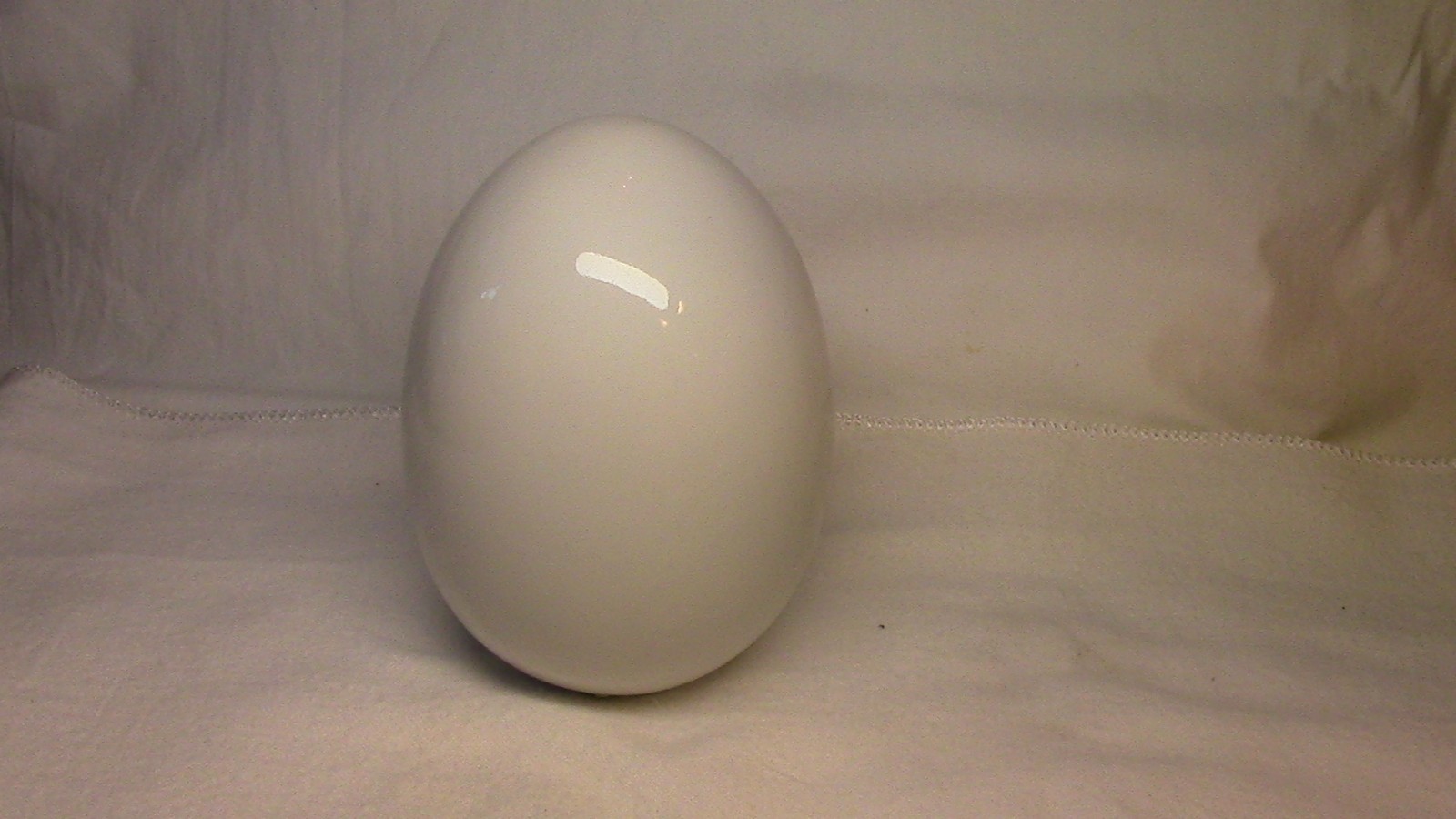 Decorative Painted Ceramic 4 1/4″ Egg W/Pansies Floral