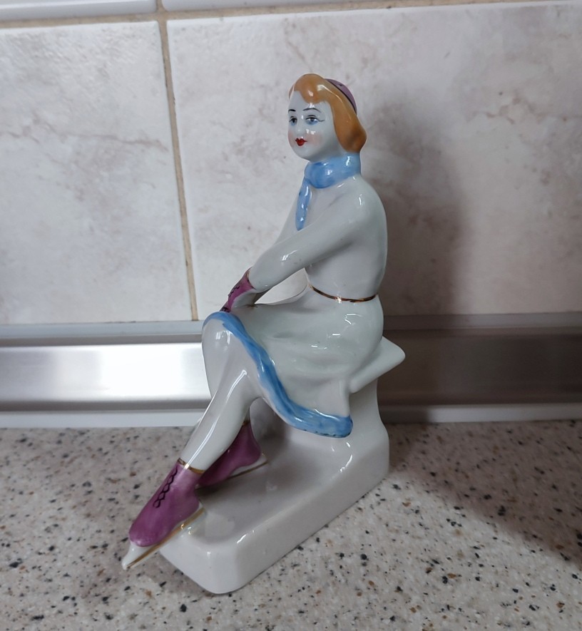 1960s SOVIET POLONNE PORCELAIN FIGURINE FIGURE SKATER -1 height 15 cm = 5.9 inch