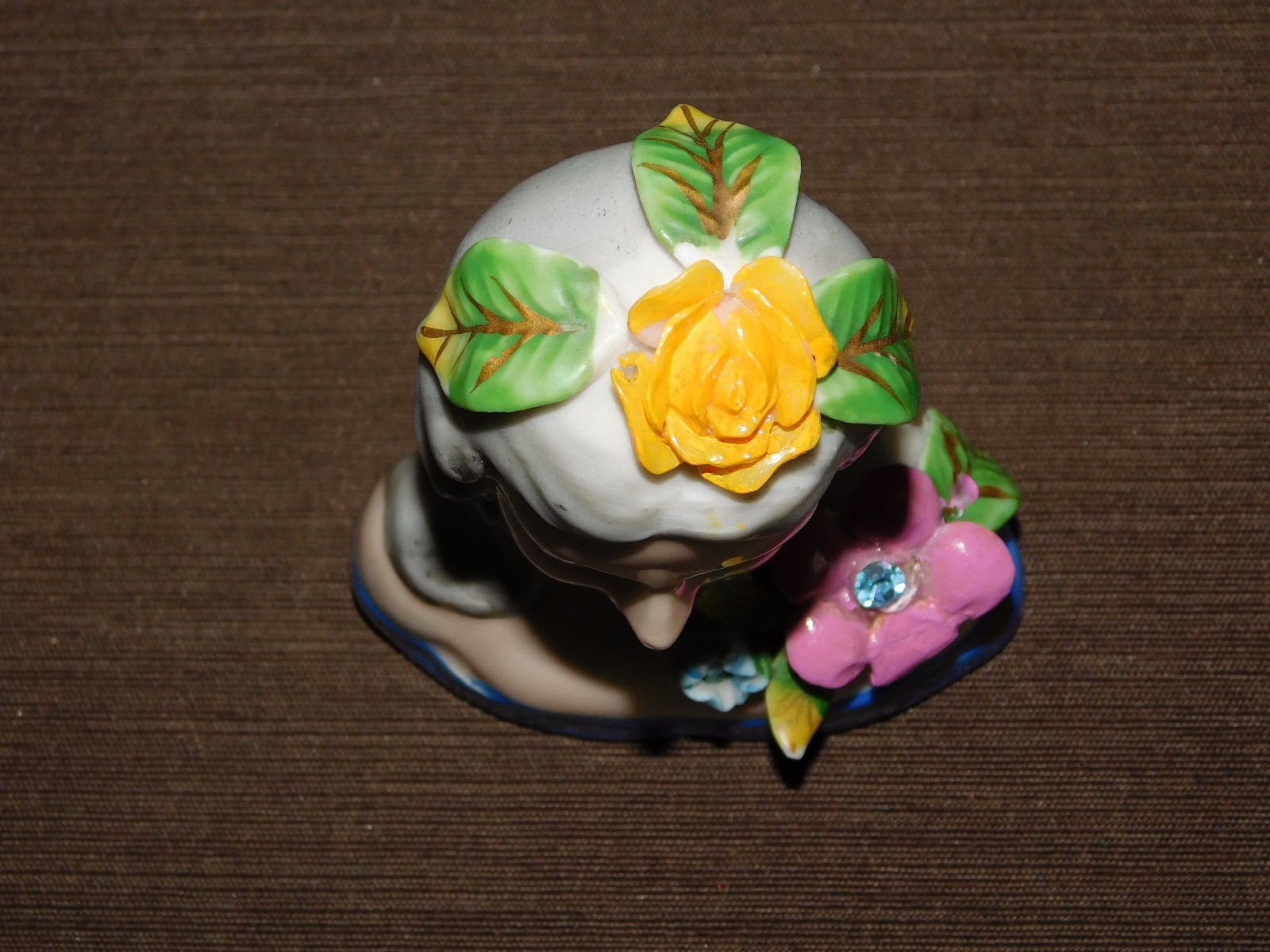 VINTAGE 5″ HIGH MADE IN OCCUPIED JAPAN WOMAN FLOWERS PORCELAIN FIGURE