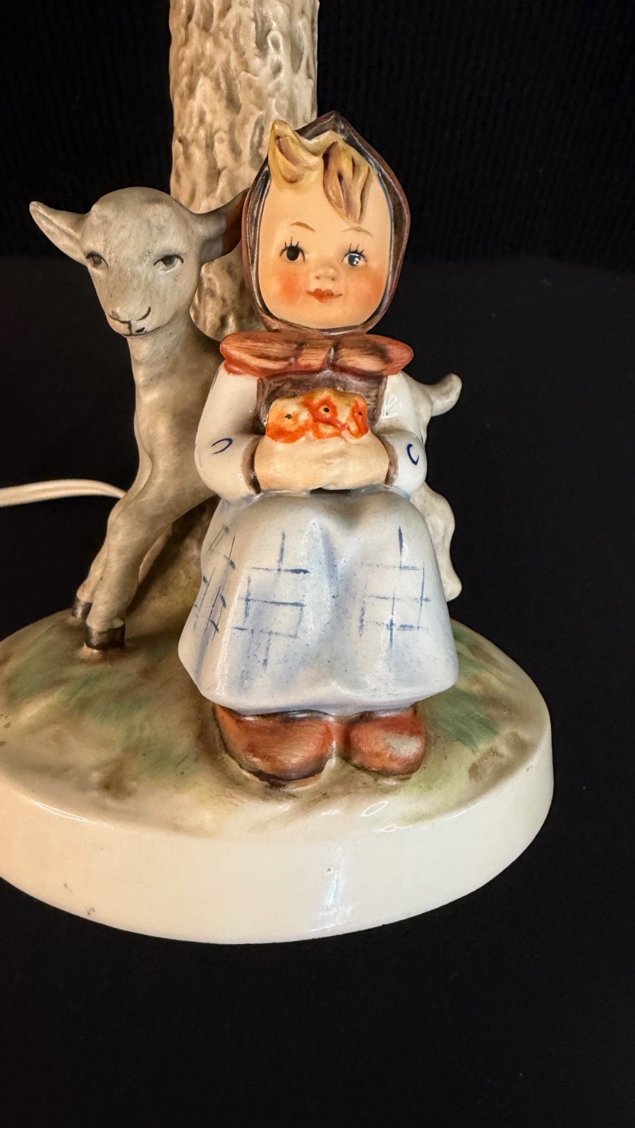 Hummel Figurine No.228 ” Good Friends” Table lamp 10″ High