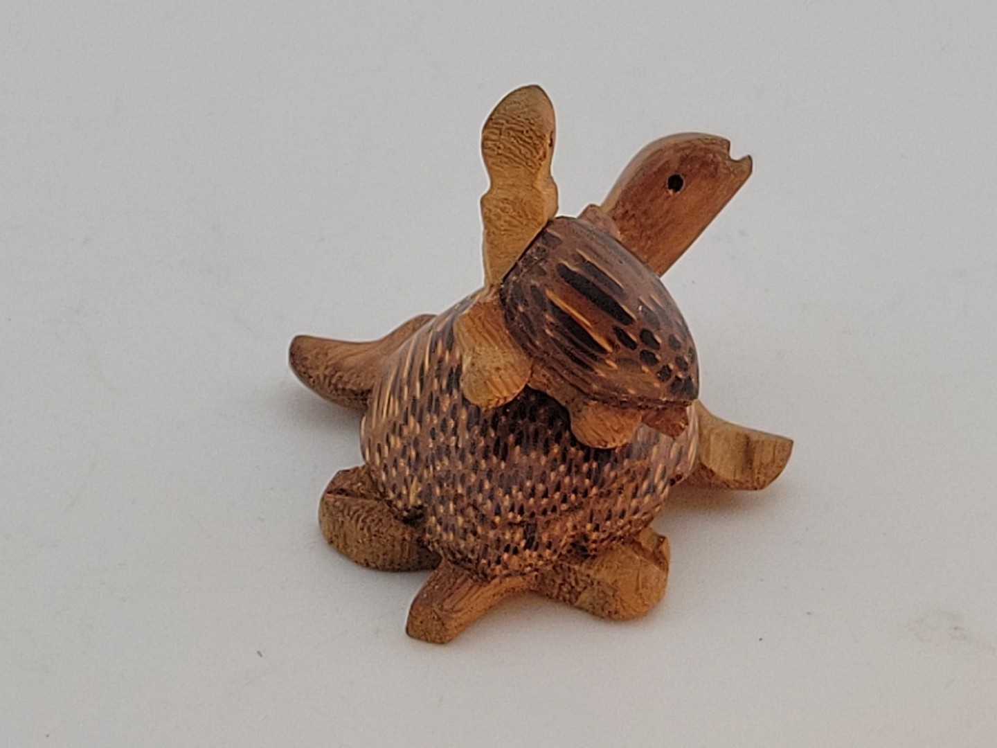 NEW Sea Turtles Handcarved Mini Wooden Baby On Mom’s Back~Baby Swivels 1.5”x2.5”