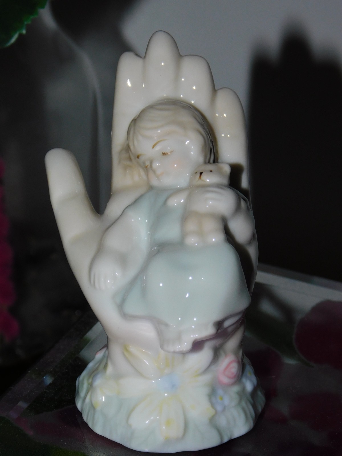 HOUSE OF LLOYD “IN GOD’S HAND” PORCELAIN FIGURINE SLEEPING CHILD W/TEDDY