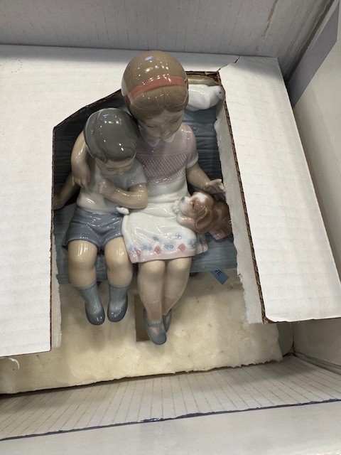Lladro 6446 Surrounded By Love Mint in Box!!!
