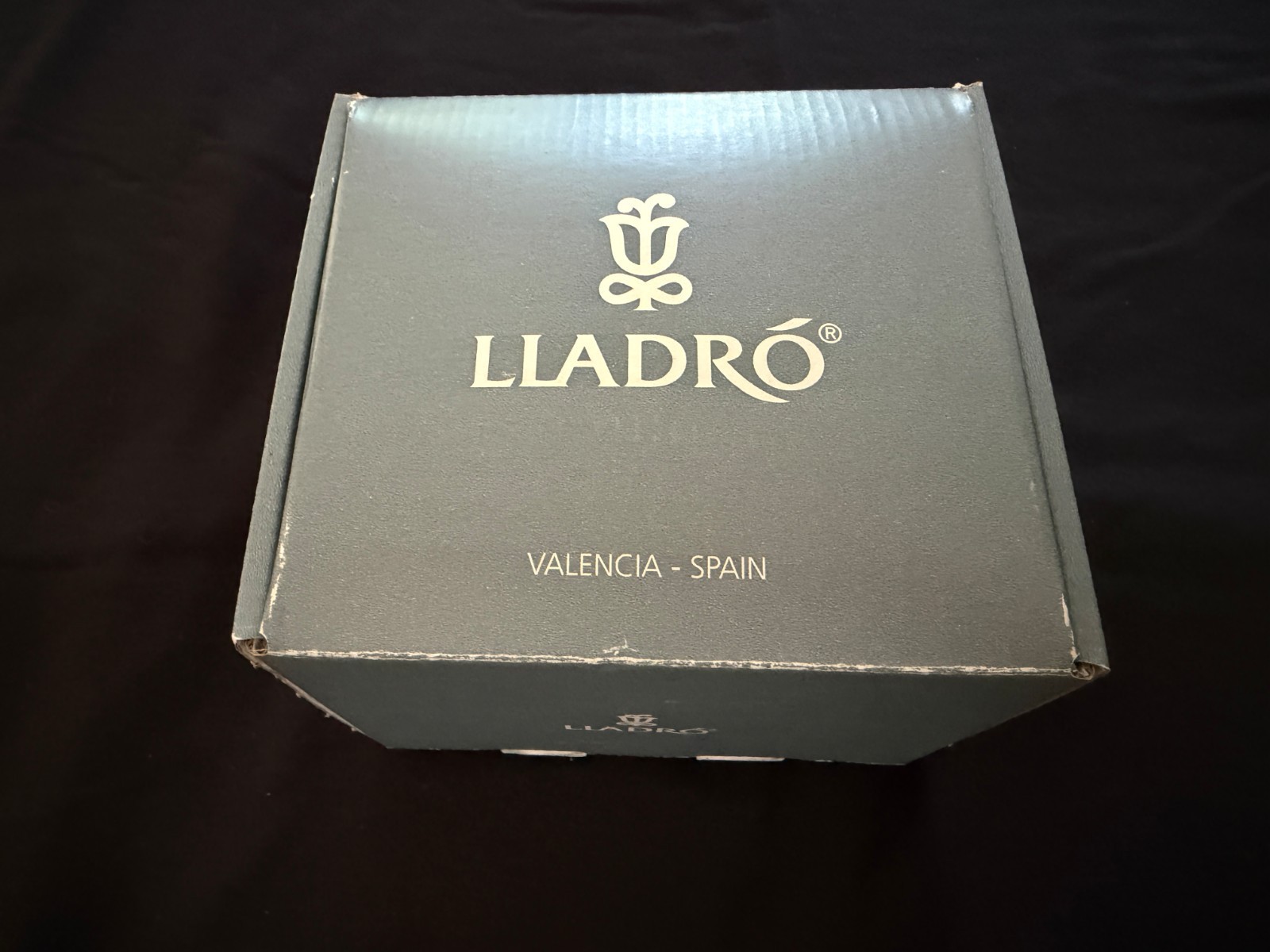 LLADRO Panda A CHEERFUL PANDA FIGURINE 8358 Mint Condition IOB